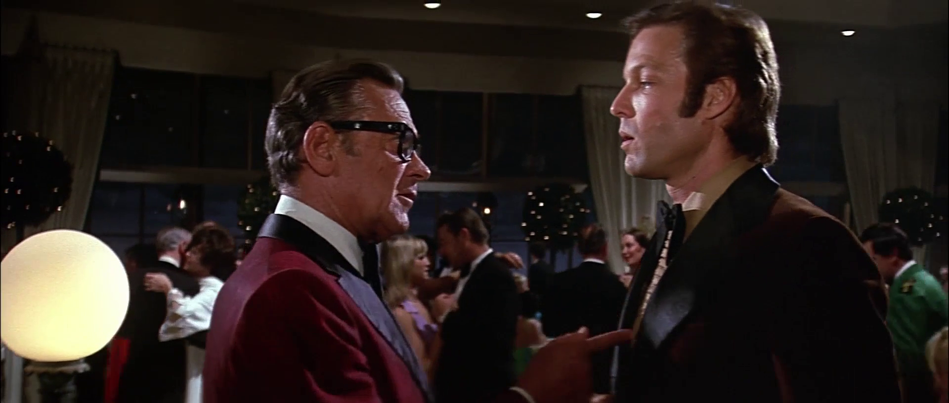 Towering Inferno - Holden und Chamberlain.png