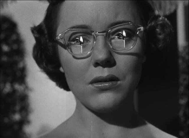 Der Fremde im Zug - Patricia Hitchcocks Brille 2