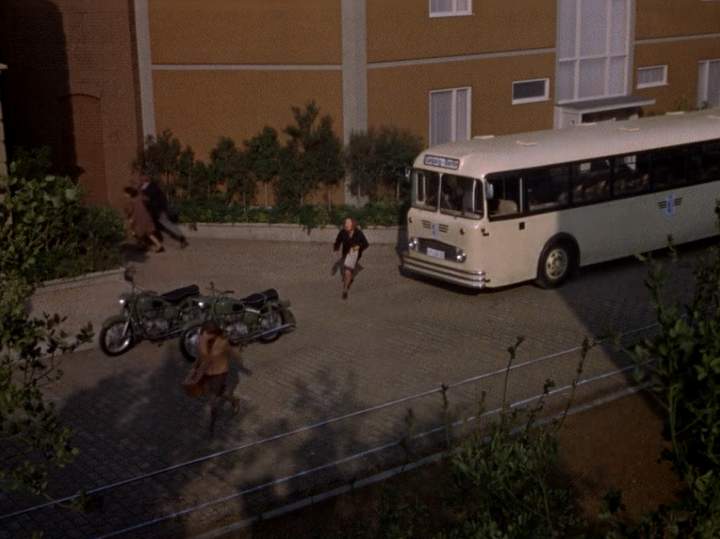 Der Zerrissene Vorhang - Flucht aus dem falschen Bus.jpg