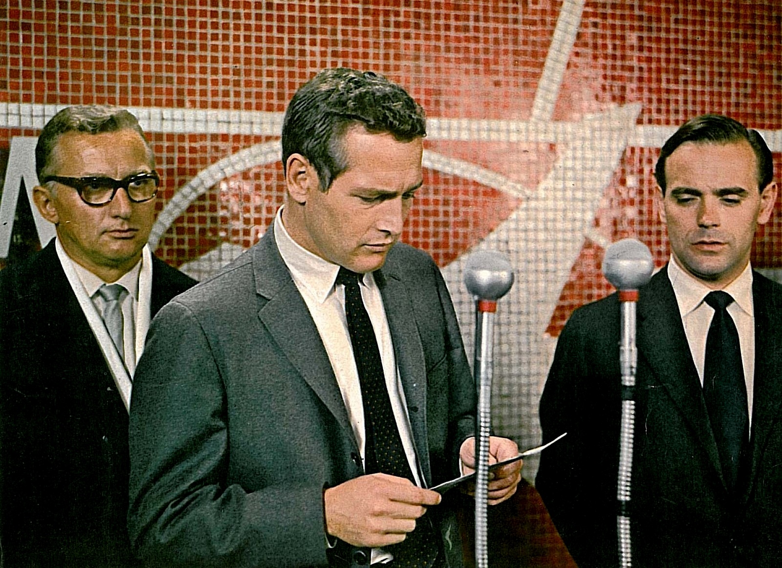 Der Zerrissene Vorhang - Pressekonferenz am Flughafen Ost Berlin