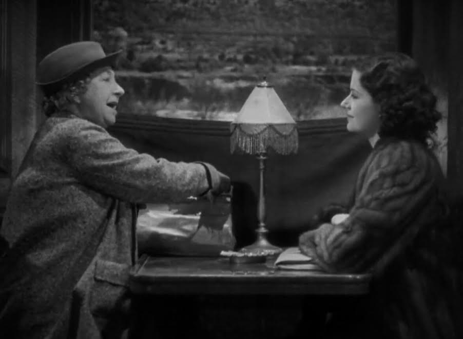 Eine Dame verschwindet - Miss Froy und Iris im Salon